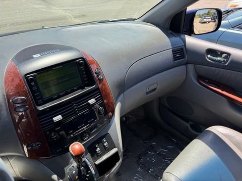 Used 2005 Toyota Sienna XLE Limited w/ XLE Limited Pkg 2 FWD image 24