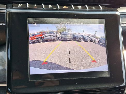 Used 2022 Jeep Grand Cherokee Laredo w/ Luxury Tech Group I image 17