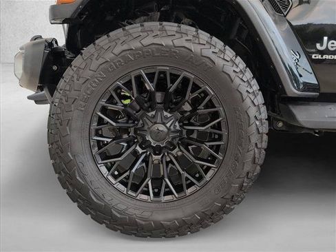 Used 2020 Jeep Gladiator Overland AWD/4WD image 9