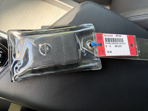 Certified 2025 Volvo XC60 B5 Plus w/ Climate Package image 38