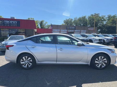 Used 2024 Nissan Altima 2.5 S FWD image 4