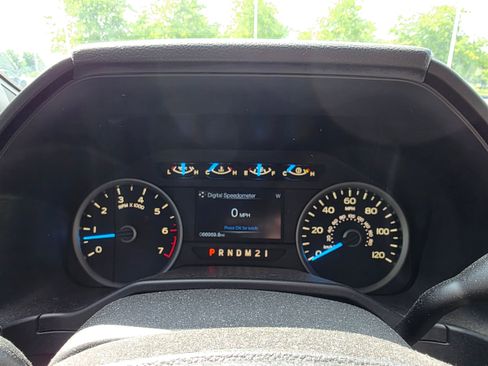 Used 2015 Ford F150 XLT w/ Equipment Group 302A Luxury AWD/4WD image 17