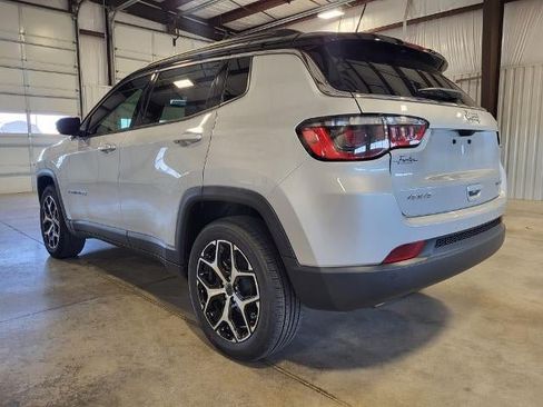 Used 2025 Jeep Compass Limited AWD/4WD image 3