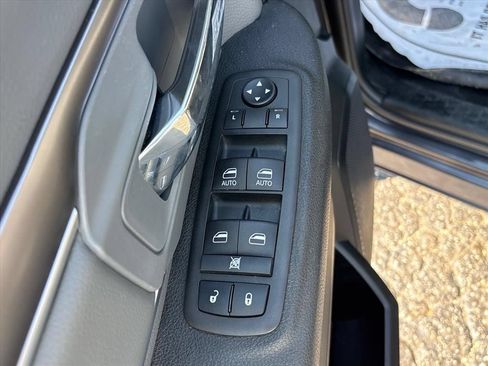 Used 2023 RAM 1500 Classic SLT AWD/4WD image 26