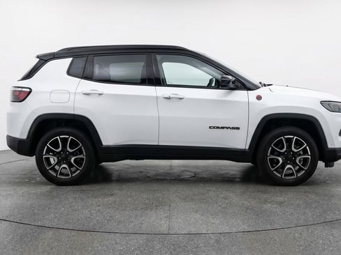 Used 2025 Jeep Compass Trailhawk AWD/4WD image 11