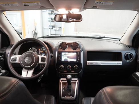 Used 2017 Jeep Compass High Altitude AWD/4WD image 19