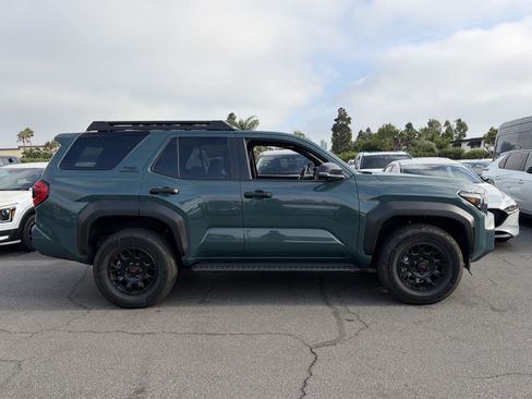 Used 2025 Toyota 4Runner TRD Off-Road Premium AWD/4WD image 2