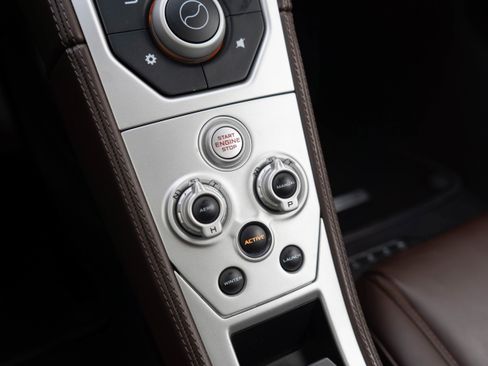 Used 2015 McLaren 650S Spider image 24