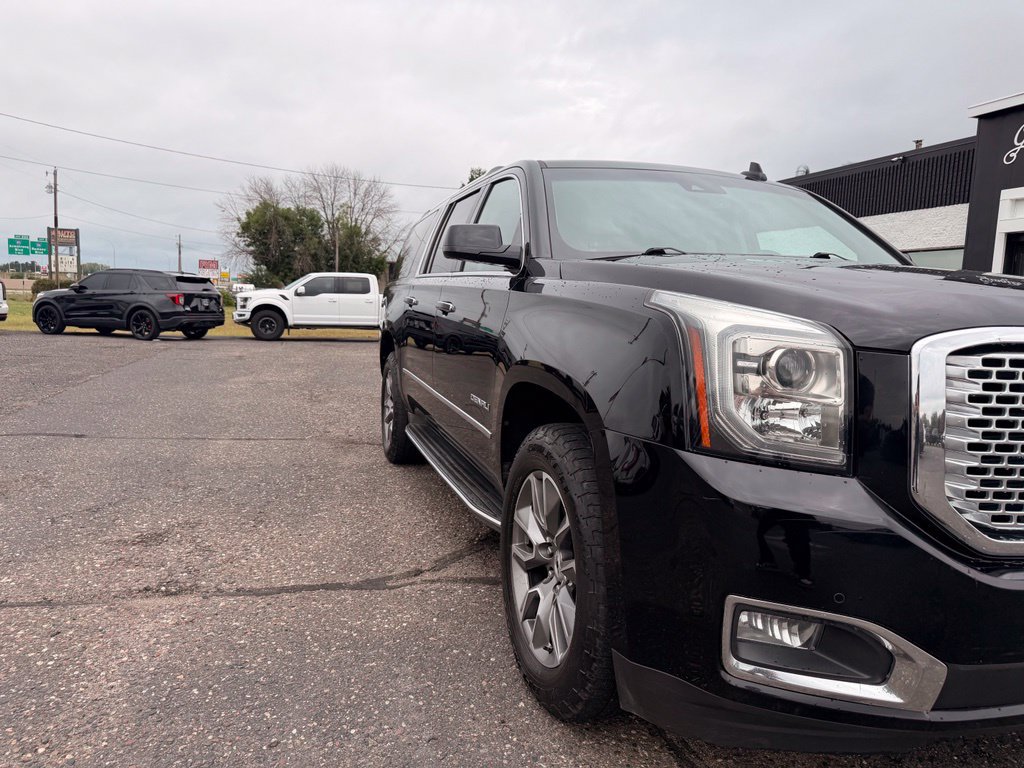 Used 2017 GMC Yukon XL Denali w/ Open Road Package AWD/4WD image 14