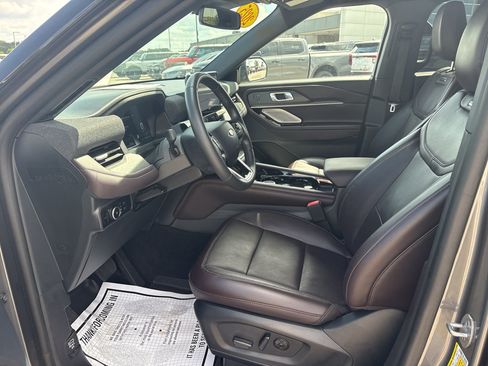 Certified 2025 Ford Explorer Platinum RWD image 10