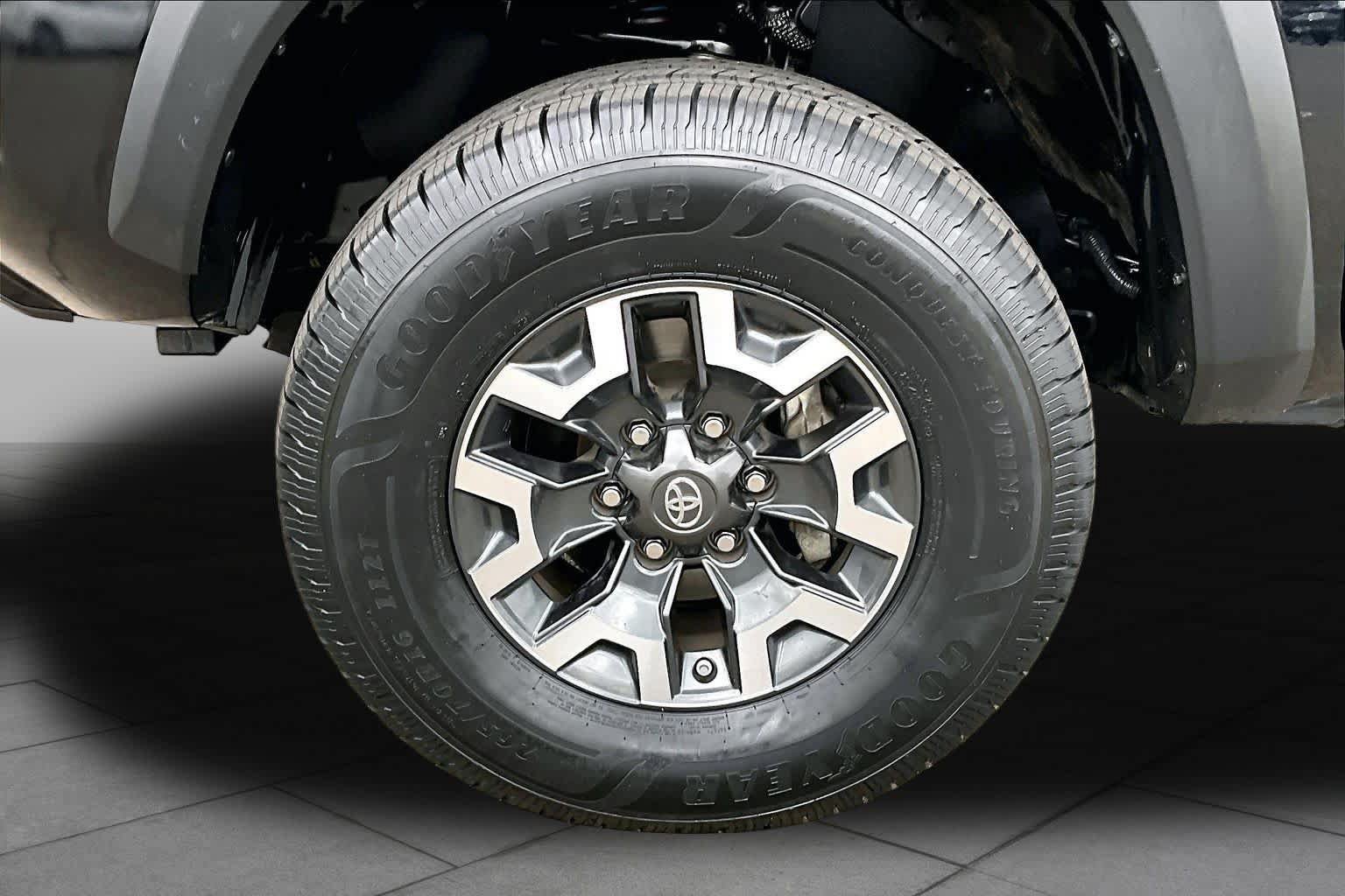 Used 2019 Toyota Tacoma TRD Off-Road AWD/4WD image 10