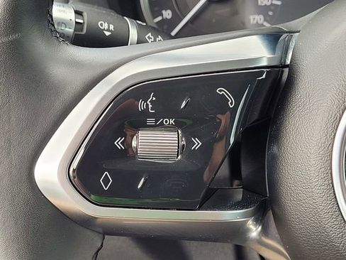 Used 2020 Jaguar XE S image 24