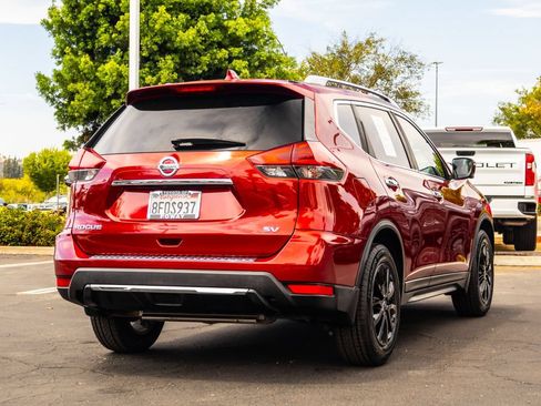 Used 2018 Nissan Rogue SV w/ Premium Package FWD image 12