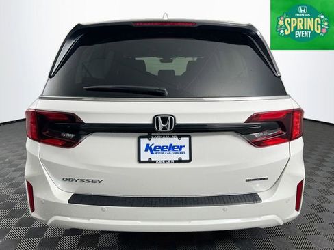New 2026 Honda Odyssey Touring image 5