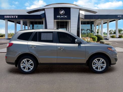 Used 2011 Hyundai Santa Fe SE FWD image 2