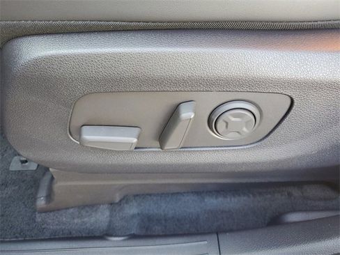 New 2026 Kia Carnival EX image 24