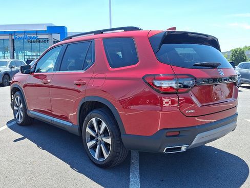 Certified 2025 Honda Pilot Touring image 5