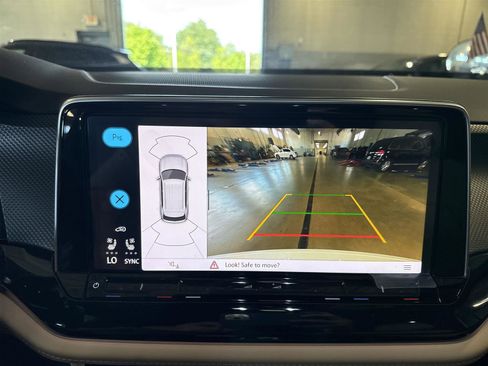 New 2025 Volkswagen Atlas Cross Sport SEL image 22