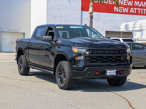 Used 2025 Chevrolet Silverado 1500 Custom Trail Boss AWD/4WD image 2