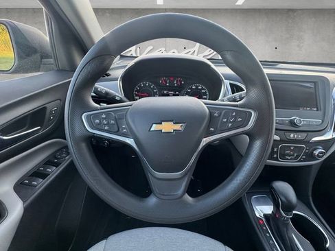 Used 2022 Chevrolet Equinox LS FWD image 21