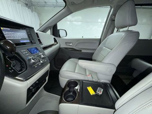 Used 2019 Toyota Sienna XLE Premium image 24