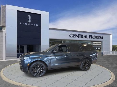 New 2026 Lincoln Navigator Reserve w/ Jet Appearance Package AWD/4WD image 30