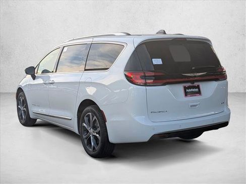 New 2026 Chrysler Pacifica Pinnacle image 8
