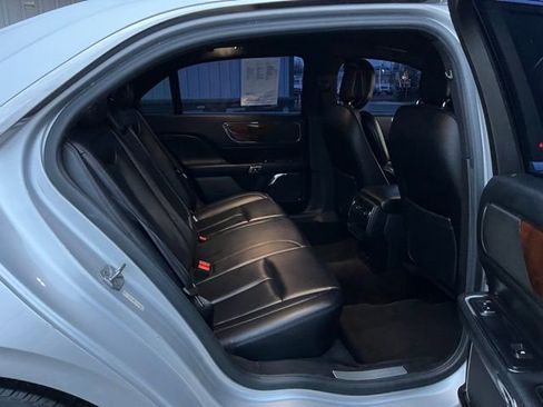 Used 2018 Lincoln Continental Premiere image 28