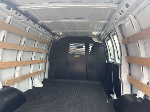 Used 2024 Chevrolet Express 2500 w/ Driver Convenience Package image 10