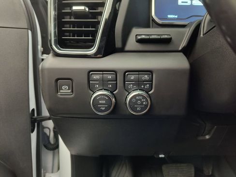 Used 2024 GMC Sierra 3500 Denali Ultimate AWD/4WD image 27