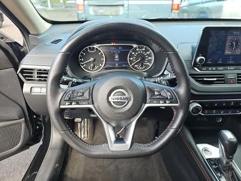 Used 2022 Nissan Altima 2.5 SR w/ Midnight Edition Package image 6