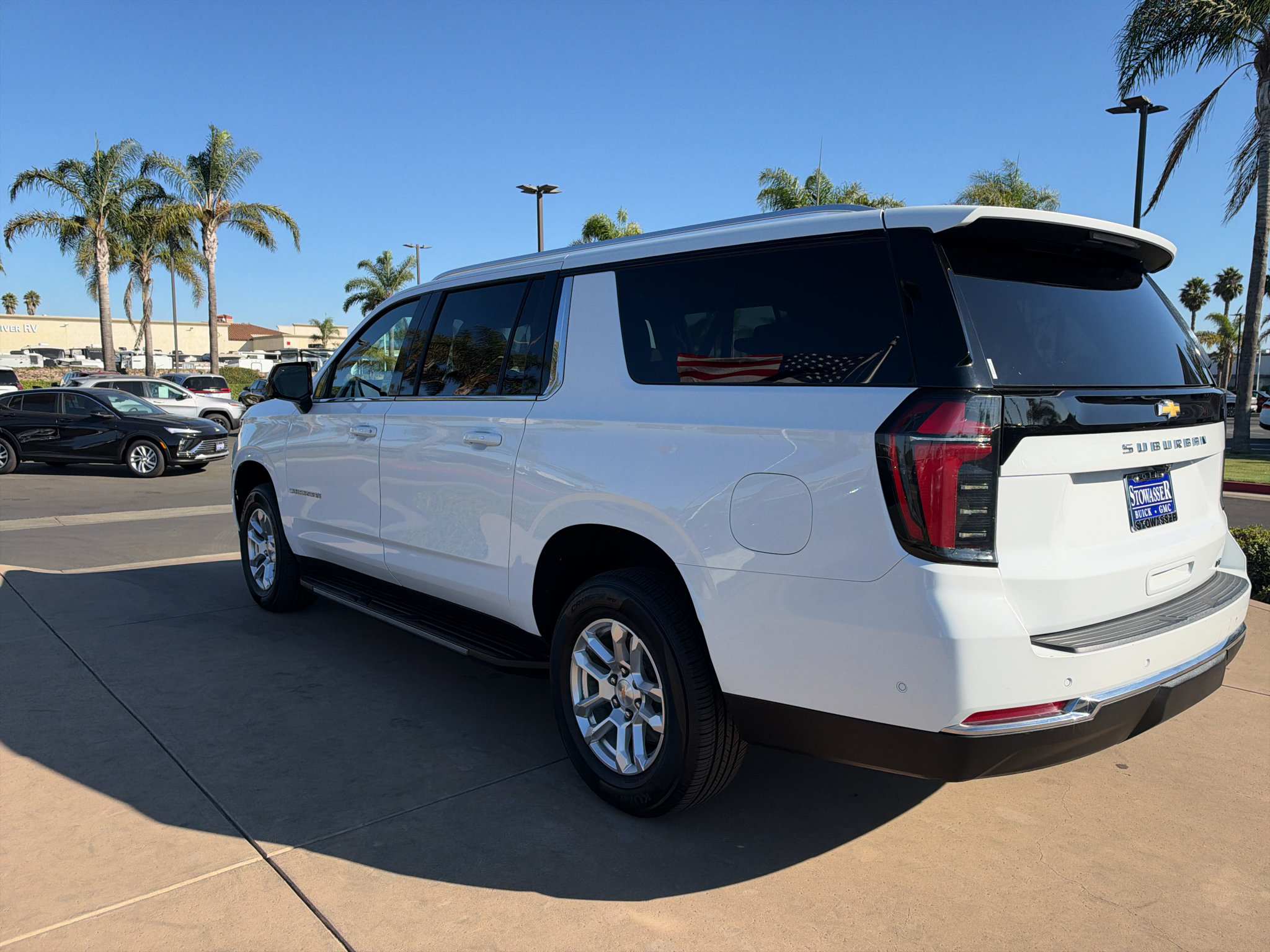 Used 2025 Chevrolet Suburban LT RWD image 7