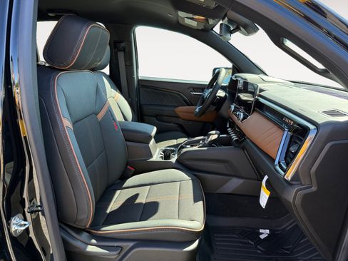 New 2025 GMC Canyon AT4 image 19