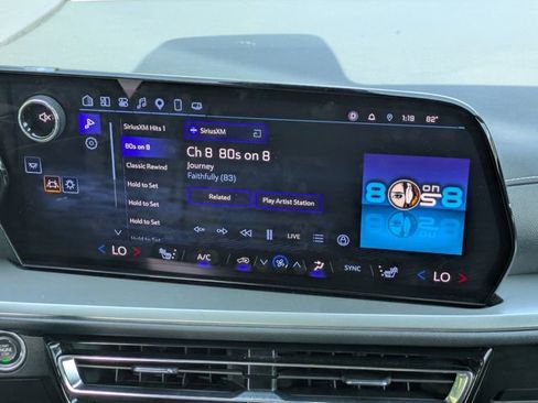 Used 2025 Chevrolet Traverse LT FWD image 20