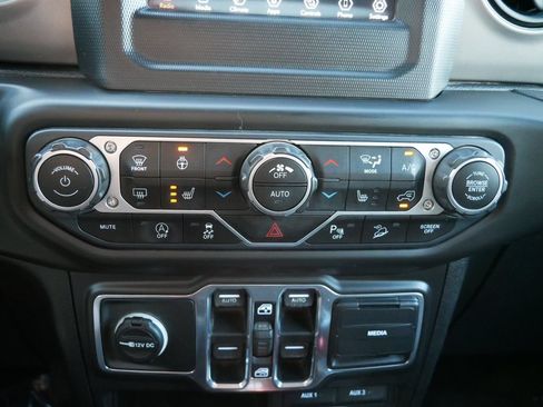 Used 2018 Jeep Wrangler Unlimited Sport S AWD/4WD image 19