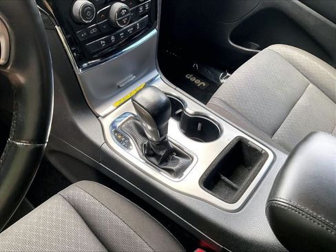Used 2020 Jeep Grand Cherokee Laredo AWD/4WD image 20