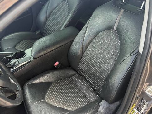 Used 2018 Toyota Camry SE image 7