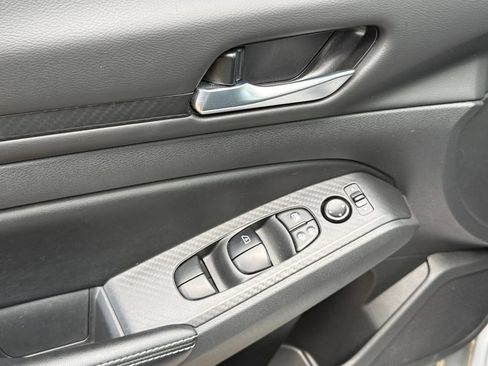Used 2024 Nissan Altima 2.5 SV FWD image 19