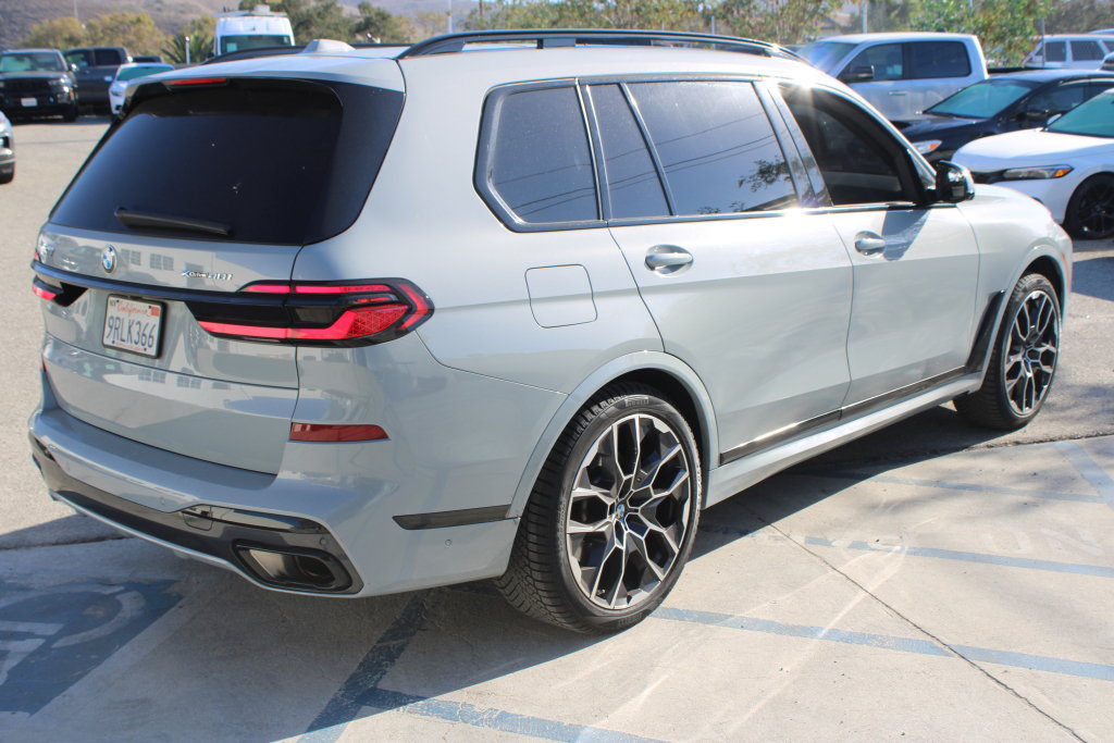 Used 2024 BMW X7 xDrive40i w/ M Sport Package AWD/4WD image 4