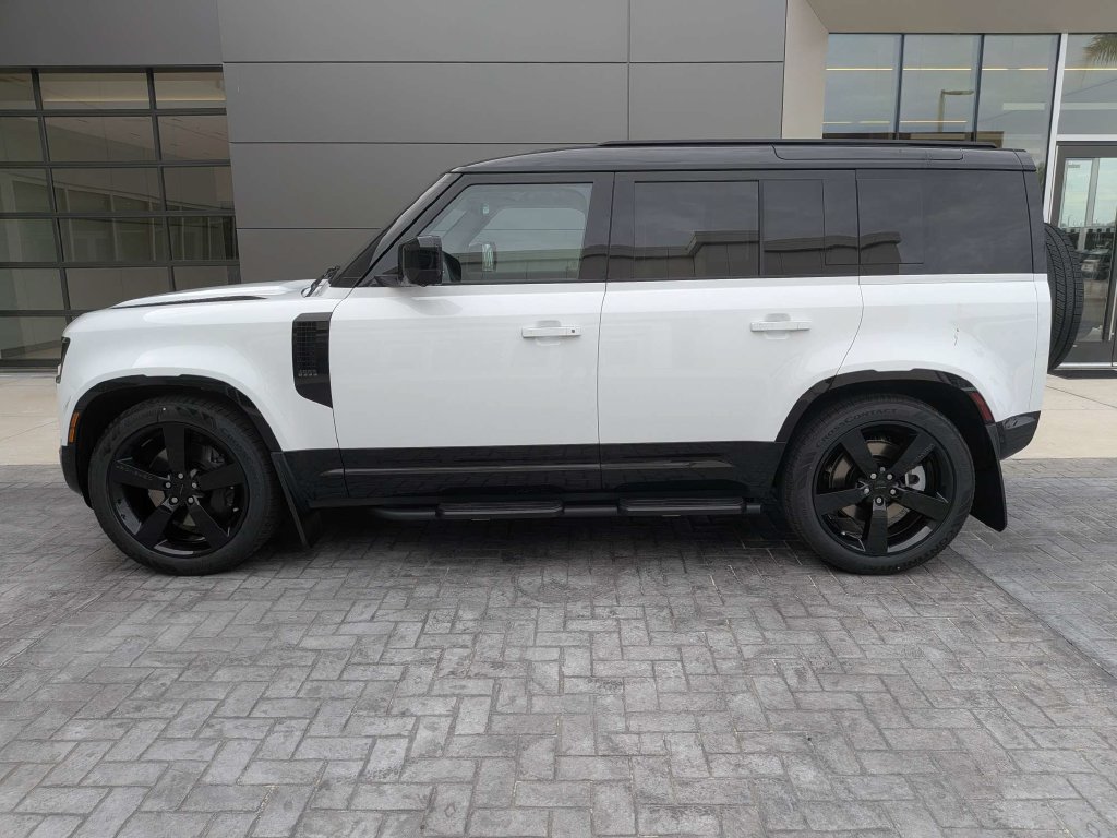 New 2026 Land Rover Defender 110 X-Dynamic SE AWD/4WD image 2