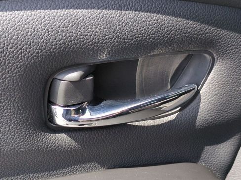 Certified 2024 Nissan Titan SV w/ SV Convenience Package RWD image 29