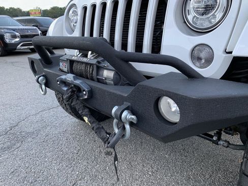 Used 2017 Jeep Wrangler Unlimited Sahara w/ Connectivity Group image 8