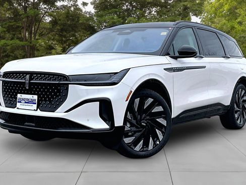 New 2026 Lincoln Nautilus Reserve image 2