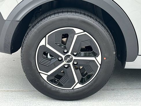 New 2026 Kia Niro EX FWD image 7