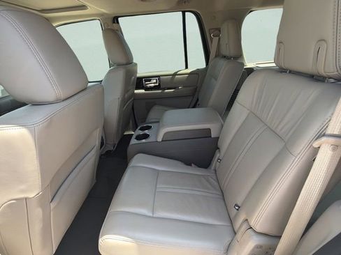 Used 2017 Lincoln Navigator Select RWD image 19