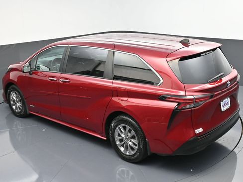 Used 2021 Toyota Sienna XLE image 44