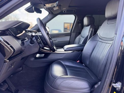 Used 2025 Land Rover Range Rover Sport SE image 17