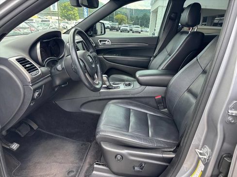 Used 2018 Jeep Grand Cherokee Limited AWD/4WD image 10
