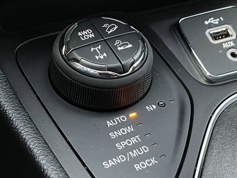 Used 2022 Jeep Cherokee Trailhawk w/ Comfort/Convenience Group image 30