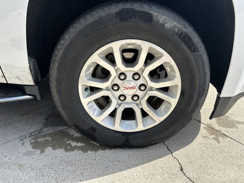 Used 2018 GMC Yukon SLT w/ Open Road Package image 15